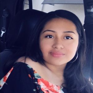 Meet your Posher, Julysa